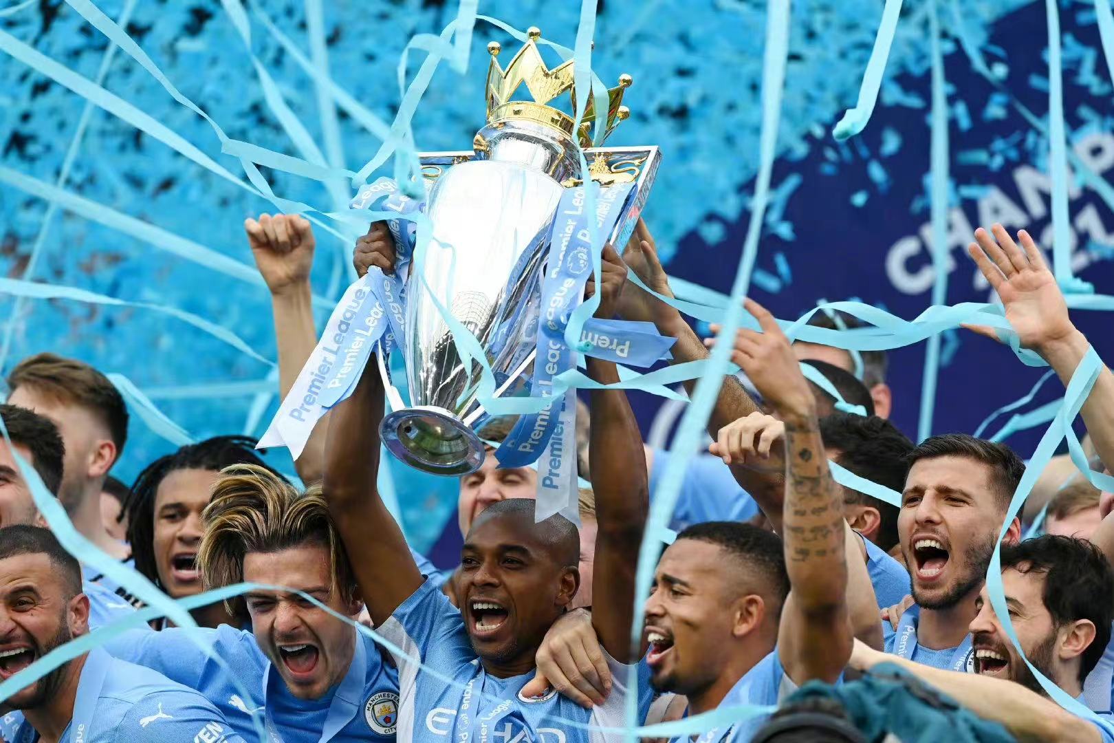 英超中卫：利物浦十年梦碎，黑马球队加盟再寻荣光